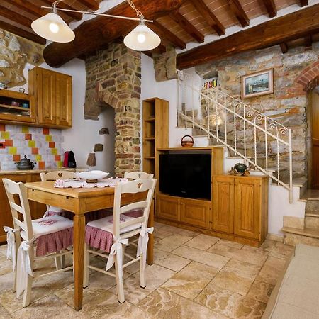 La Casetta Nel Borgo Castelnuovo di Val di Cecina Bagian luar foto