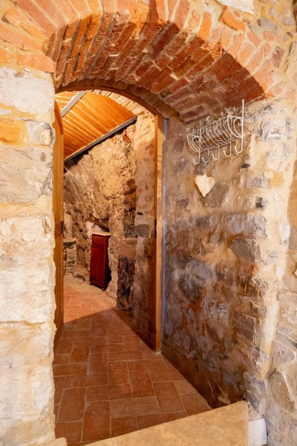 La Casetta Nel Borgo Castelnuovo di Val di Cecina Bagian luar foto